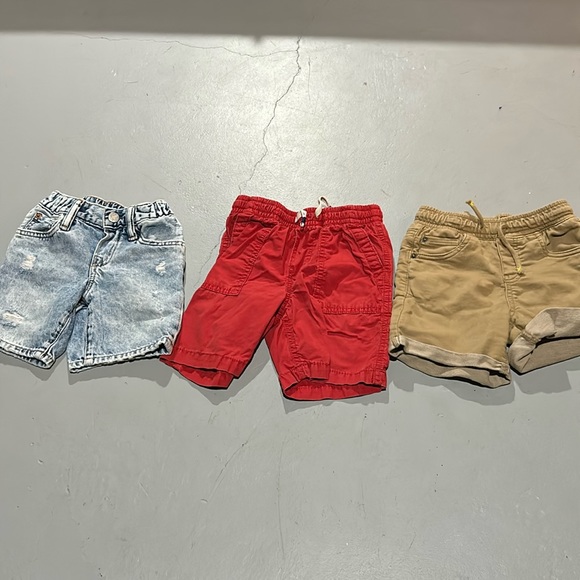 Lot 3 boys shorts - Picture 1 of 9
